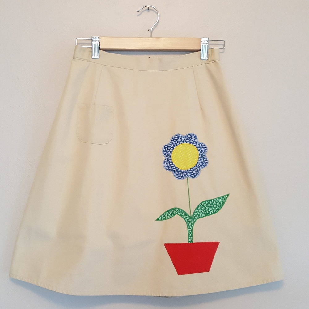 Vintage Haphazard Designs Palm Beach Tan Skort with Cheerful Plant Applique